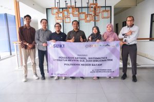 Peserta mengikuti kelas sertifikasi secara daring lewat platform virtual
